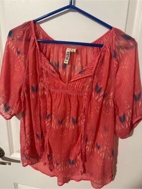 Mudd Sheer Coral Peasant Blouse with Blue Accents 💙